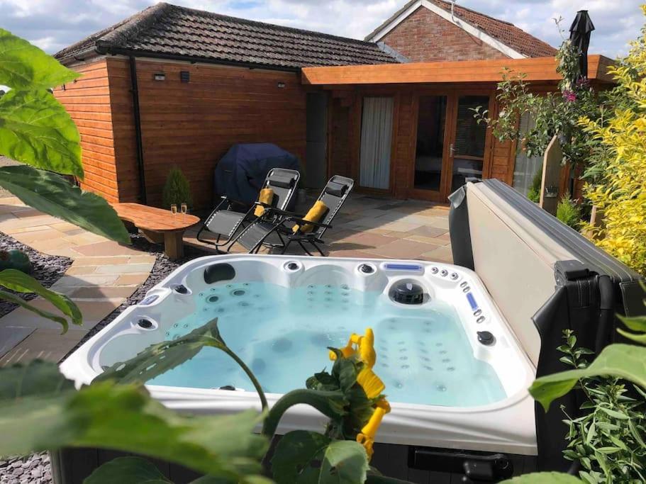 הוילה צ'יפנהאם Moors Wood Relaxing ,Tranquil Retreat With Hot Tub מראה חיצוני תמונה