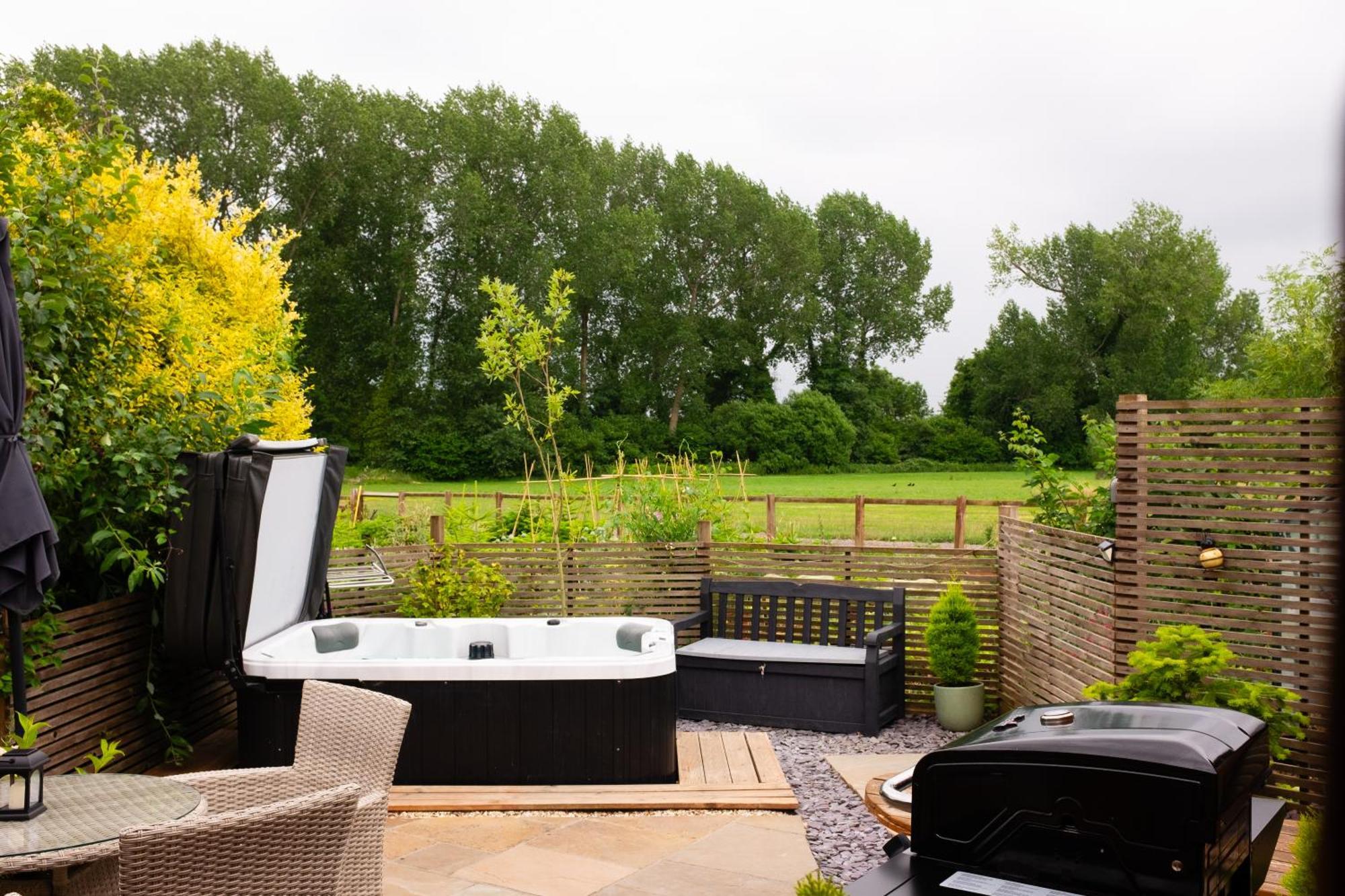 הוילה צ'יפנהאם Moors Wood Relaxing ,Tranquil Retreat With Hot Tub מראה חיצוני תמונה